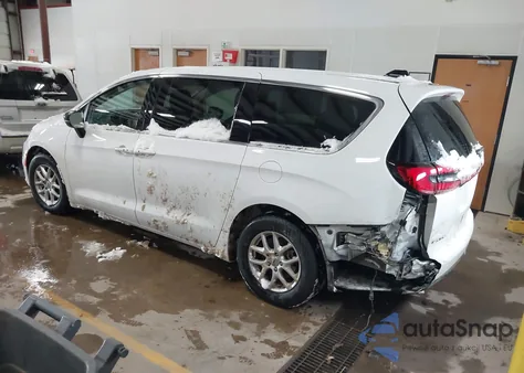 2024 Chrysler Pacifica Touring L z USA, uszkodzony, nr VIN 2C4RC1BG1RR110055